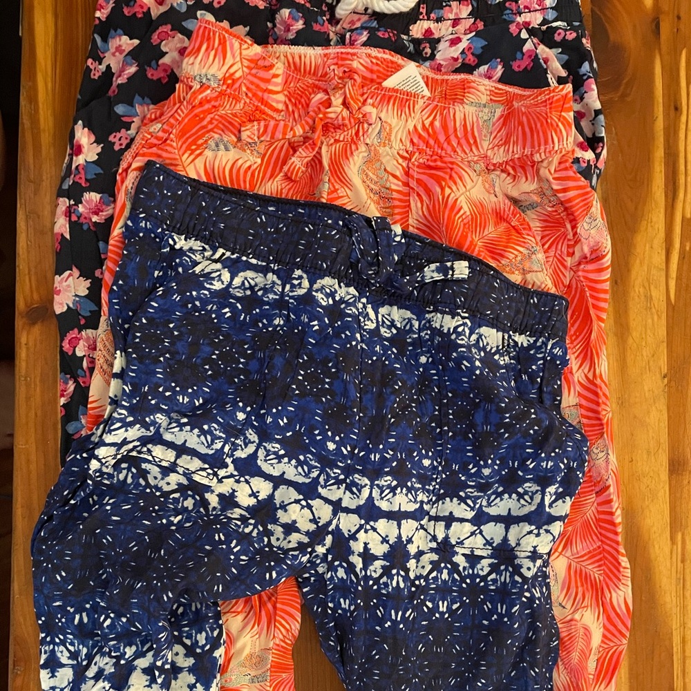 Four size 6 airy pants